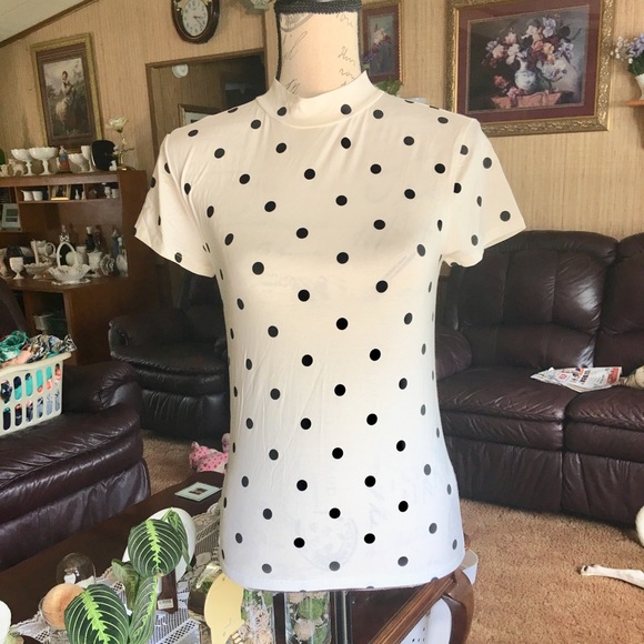 Forever 21 Tops - Cute Forever 21 polka dot shirt